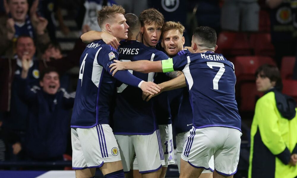 Las calificaciones de los jugadores cuando la penalización de Ryan Christie envía a los anfitriones a la cima