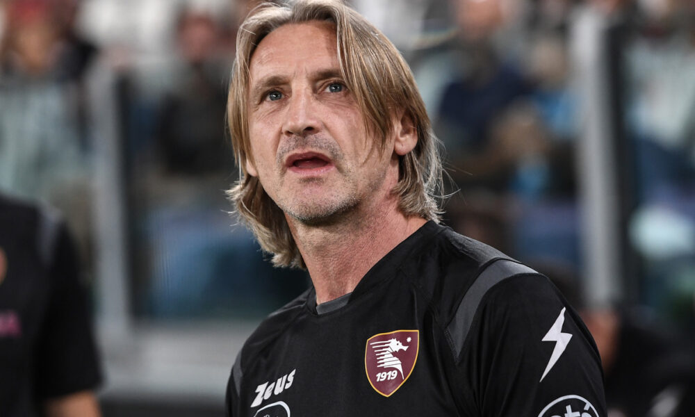 «Bonucci intenta golpear la pelota. El Var…”