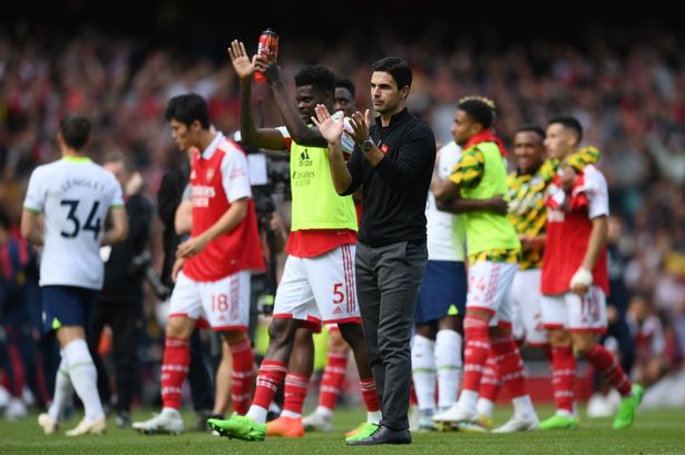 Cesc Fábregas le da un consejo a Mikel Arteta sobre el gran problema del Arsenal