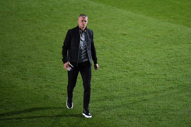 Paul Konchesky elogia a Viviane Asseyi mientras West Ham aguanta contra Reading