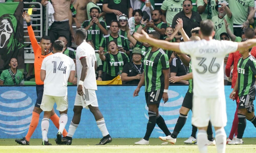 El delantero del Real Salt Lake Rubio Rubin multado tras tarjeta roja contra Austin FC