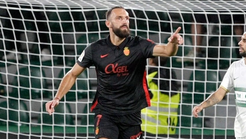 El Mallorca empató 1-1 y las tarjetas rojas vuelan en Elche