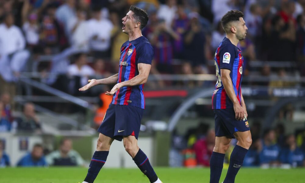 El doblete de Lewandowski ayuda al Barça a recuperarse