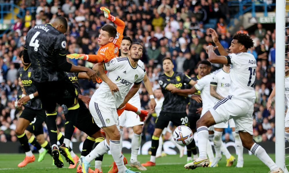 Leeds con 10 hombres aguanta para un punto vital