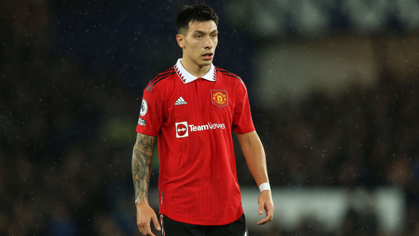 Lisandro Martínez reacciona a las comparaciones con Gabriel Heinze