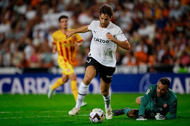 Cedido, el joven del Barcelona recibe prometedoras noticias sobre lesiones, pero el Valencia teme lo peor para el delantero