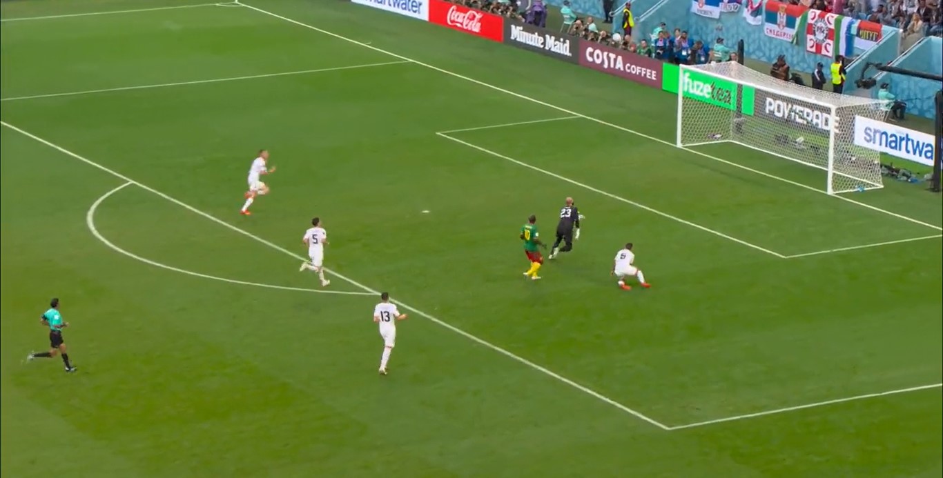 Vincent Aboubakar anota y asiste en la remontada de Camerún con dos goles