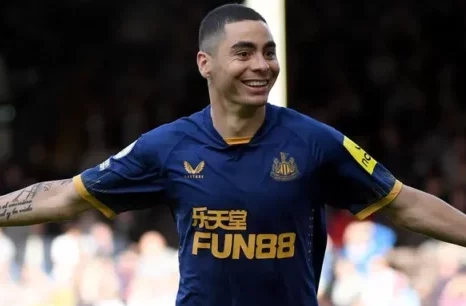 Eddie Howe admite que ningún jugador de Newcastle se va con el Arsenal interesado en Almiron