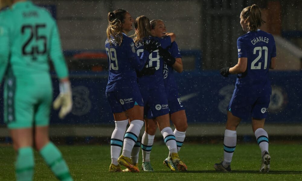 Los Blues sobreviven a la pelea de los Royals