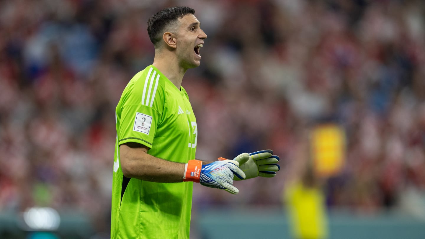 Emiliano Martínez contraataca a Kylian Mbappe antes de la final del Mundial