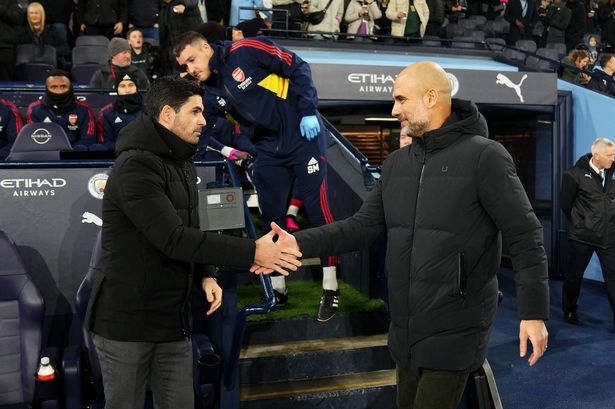 Pep Guardiola y Mikel Arteta después de Manchester City vs Arsenal, en medio de una gran carrera por el título