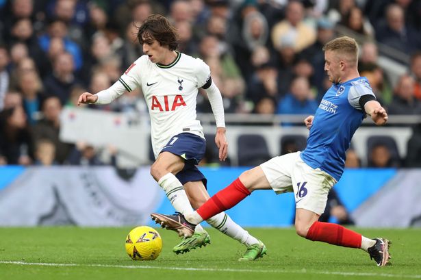 Bryan Gil habla sobre el futuro del Tottenham, Antonio Conte y los problemas para tratar de cambiar físicamente