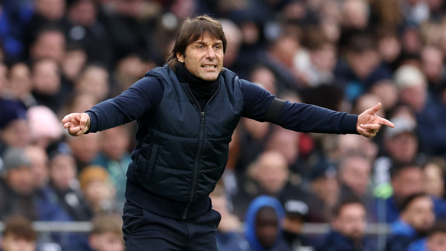 Antonio Conte critica al Arsenal por la presión del árbitro