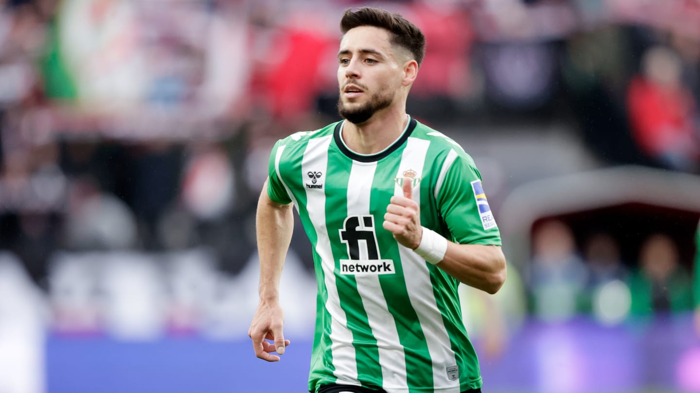 Aston Villa confirma el fichaje de Alex Moreno procedente del Real Betis