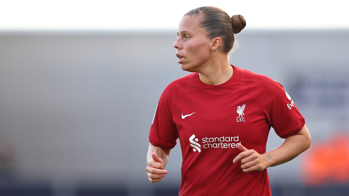 Gilly Flaherty anuncia su retiro del fútbol