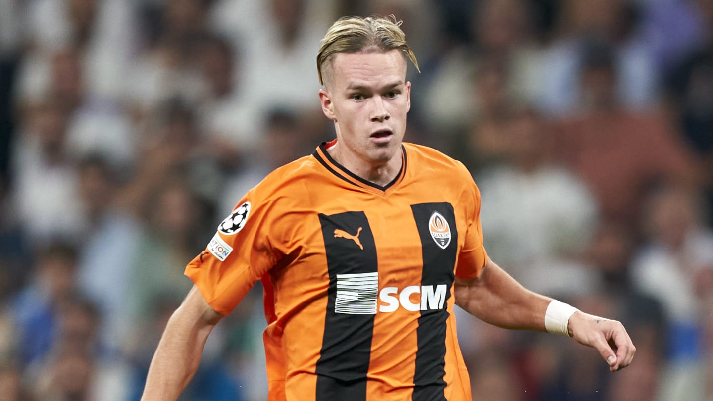 Mykhaylo Mudryk se somete al reconocimiento médico del Chelsea, antes de la transferencia de 100 millones de euros