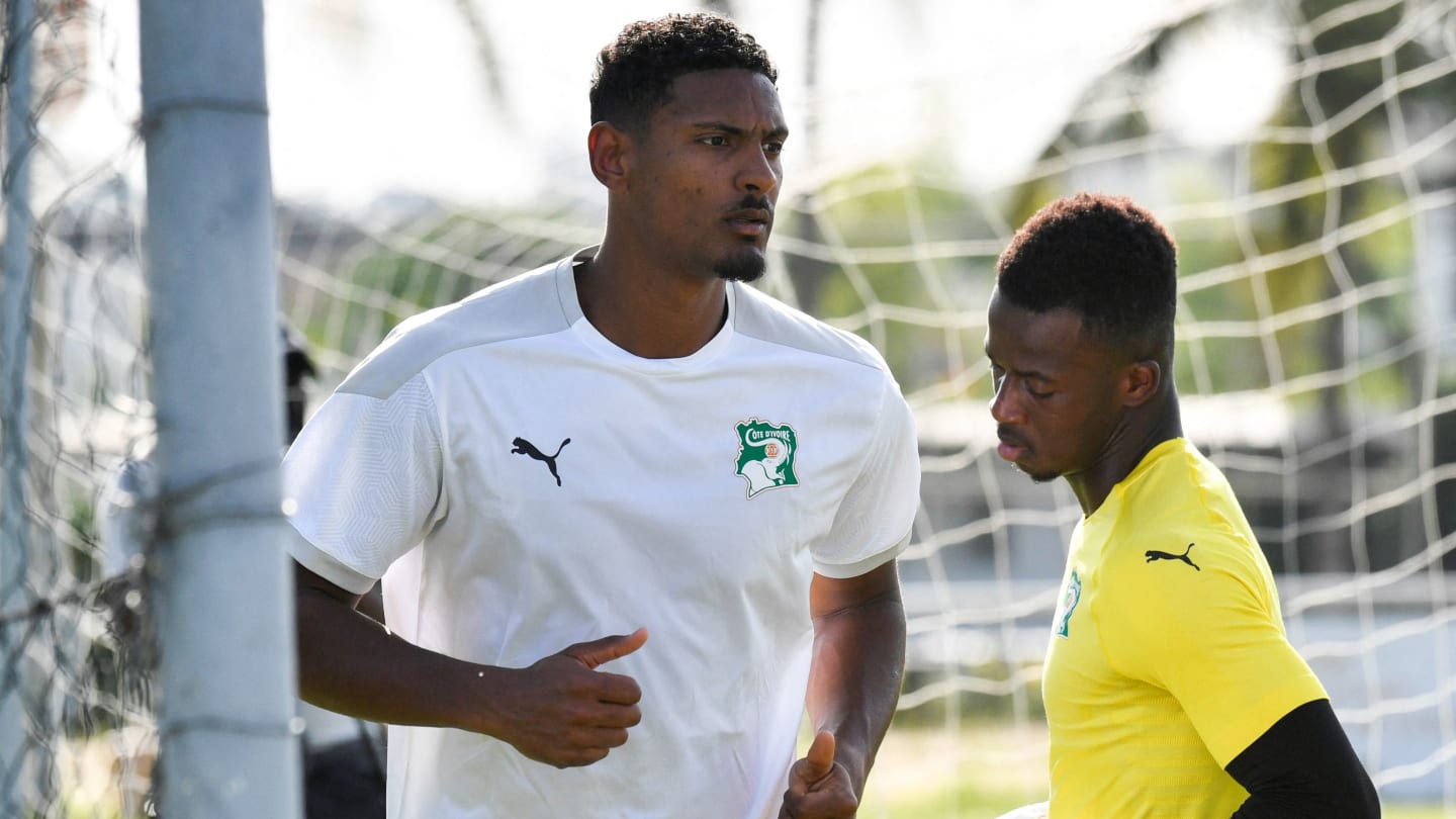 Sebastien Haller regresa al fútbol en amistoso con el Borussia Dortmund
