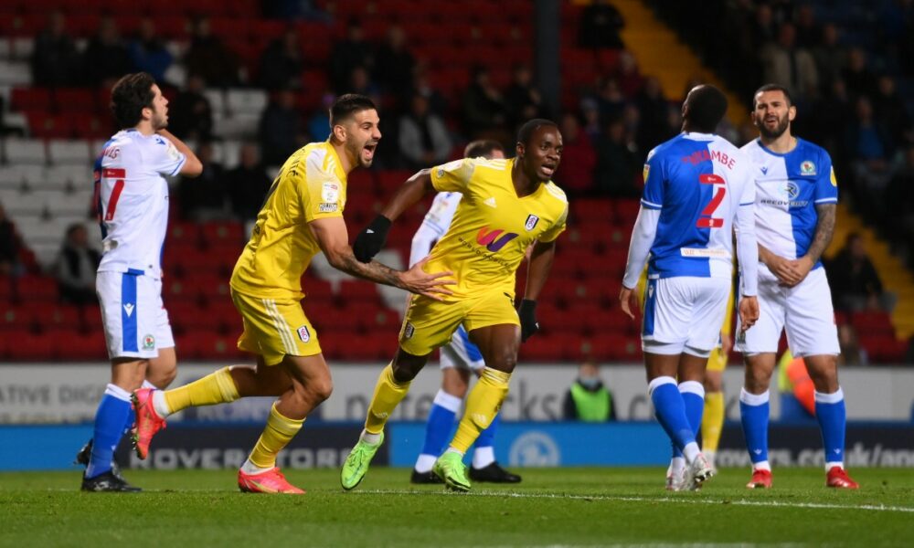 El Manchester United insta a fichar a Aleksandar Mitrovic