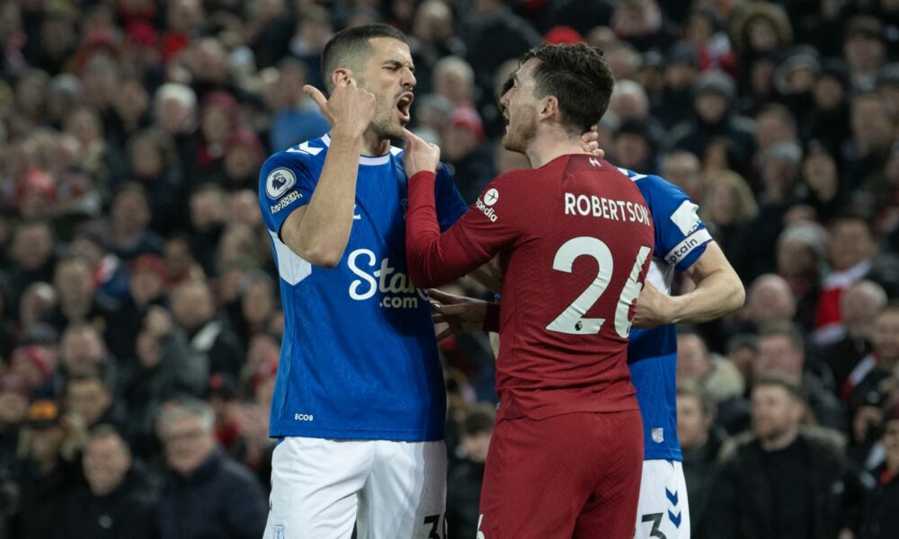 Liverpool y Everton multados por incidente en el derbi de Merseyside