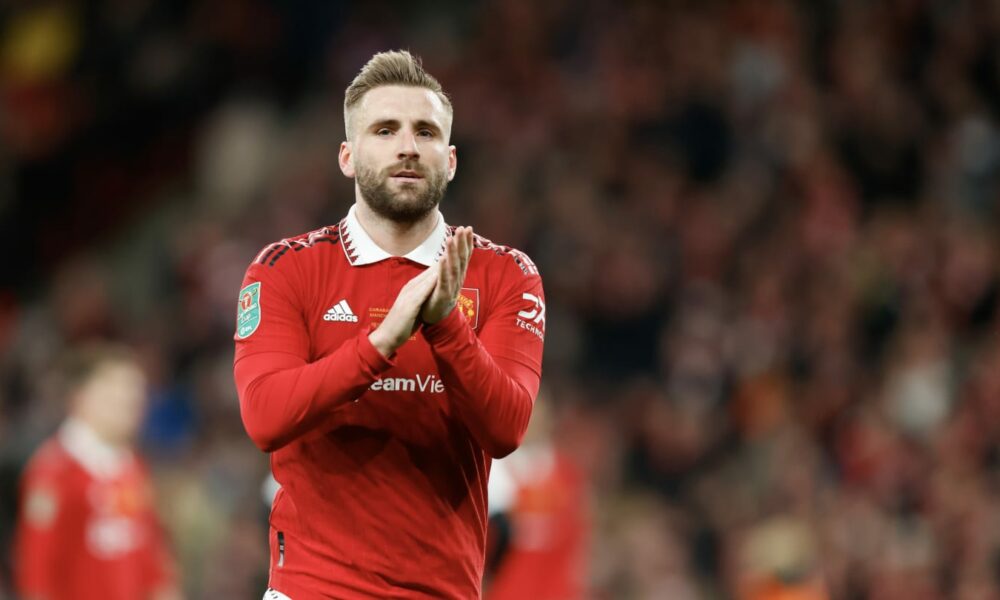 Luke Shaw mira hacia el futuro después del éxito de la Copa Carabao de Manchester United