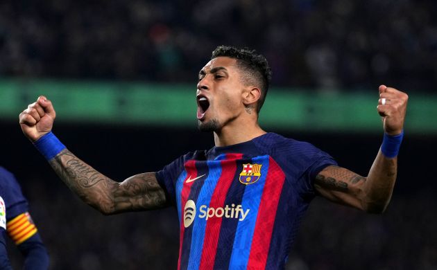 El Barcelona avanza con ocho puntos de ventaja en la carrera por el título de La Liga con la victoria dominante del Sevilla