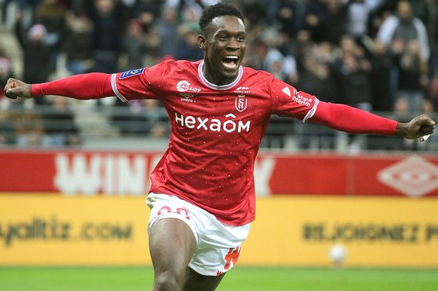 La búsqueda de delanteros de verano del Arsenal plantea preguntas de Folarin Balogun, en medio de la batalla de transferencia con el Barcelona