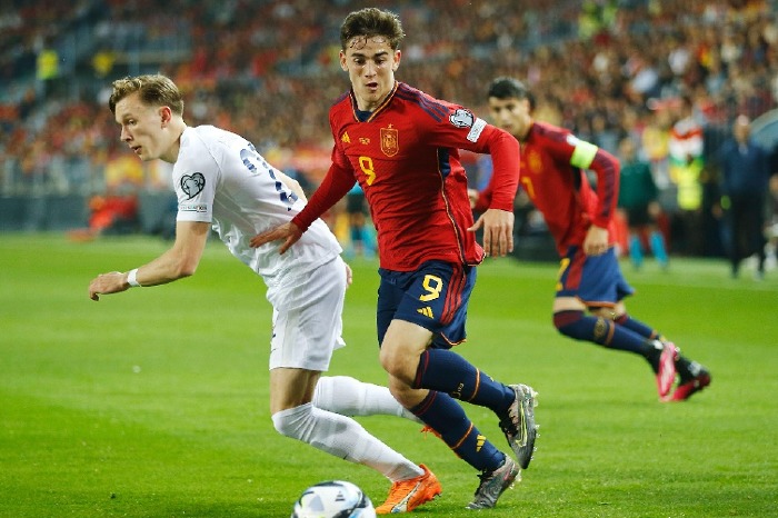 La RFEF se fue descontenta con la conducta de Gavi mientras estaba de servicio en España, después de múltiples incidentes