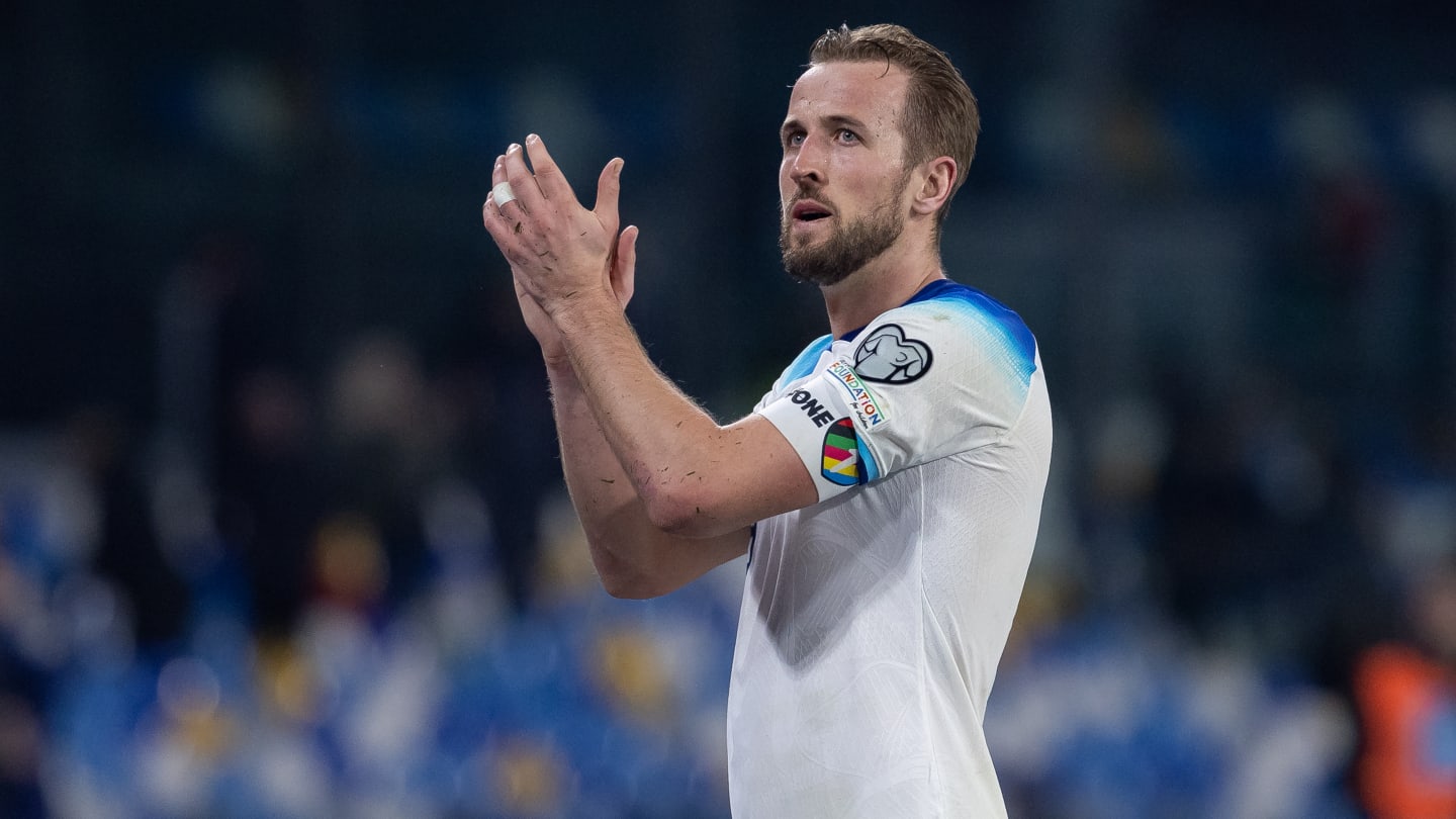 Harry Kane reacciona al romper el récord goleador de Inglaterra
