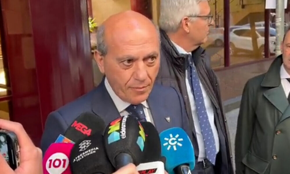 La lucha por el poder en el Sevilla se intensifica Expresidente detalla grandes pérdidas