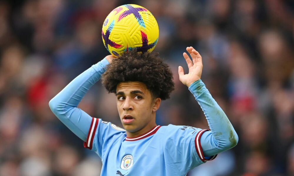 Manchester City abre negociaciones para contrato con Rico Lewis