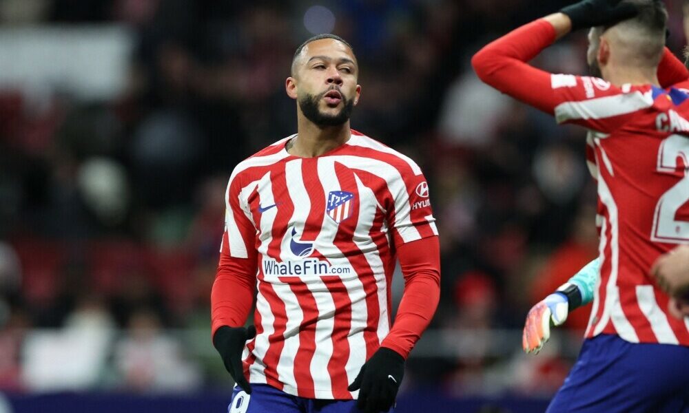 Ex estrella del Real Madrid hace que Lionel Messi apunte sobre Memphis Depay