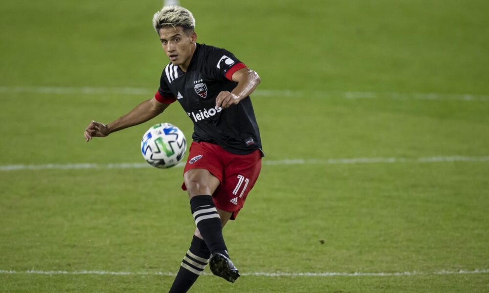 Regresa Yamil Asad, Charlotte suma portero