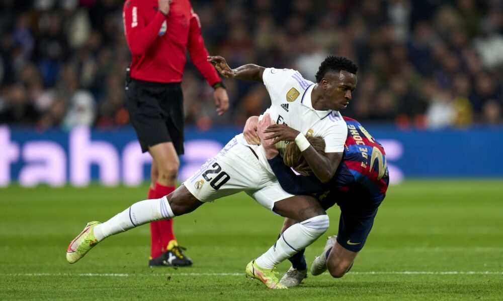 ¿Debería haber sido expulsado Vinicius por el desafío de Frenkie de Jong en El Clásico?