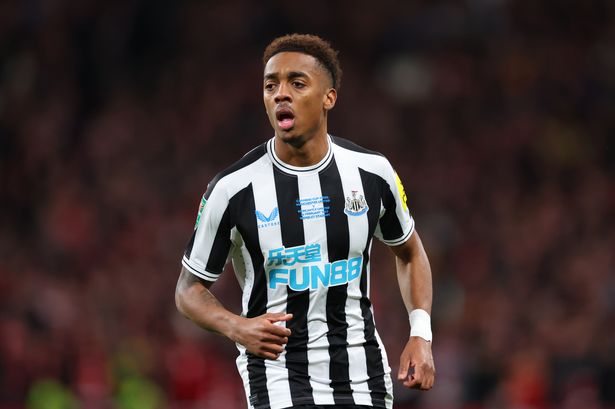 Lo que hizo Joe Willock vs Manchester United en homenaje al dúo del Arsenal, Bukayo Saka y Folarin Balogun