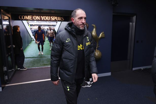 Entre lágrimas, Cristian Stellini explica por qué nunca puede decir que el Tottenham está en crisis