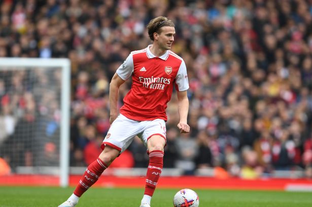 Tony Adams hace una predicción de Rob Holding, después de que se confirmara la decisión de William Saliba