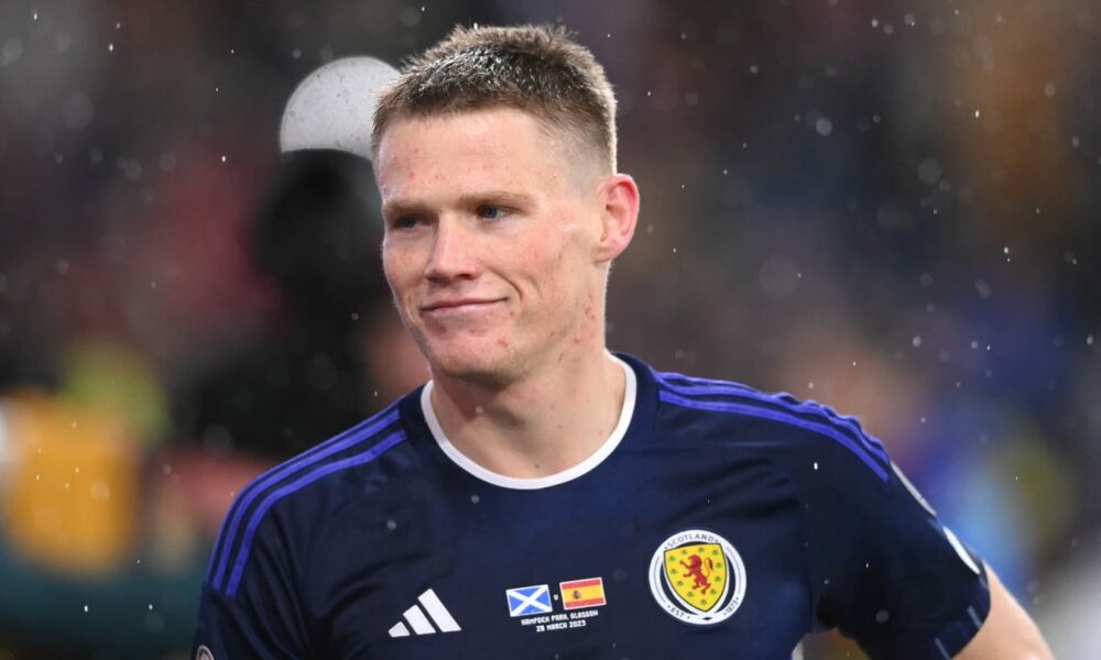 Erik ten Hag analiza si Scott McTominay podría jugar como delantero para Manchester United