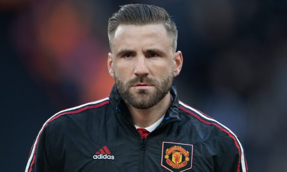 Erik ten Hag elogia a Luke Shaw como el ‘mejor lateral izquierdo del Reino Unido’, después de firmar un nuevo contrato con Manchester United